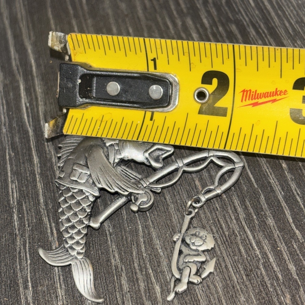 JJ Jonette Pewter Fish With Rod Catching Cat, Signed M164 - Picture 5 of 5